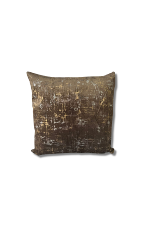 Capa de Almofada Marrom com Detalhe Grafiato em Suede